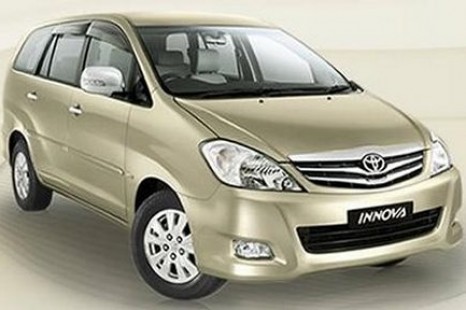 Cho thuê xe Toyota Innova 7 chỗ tại tphcm